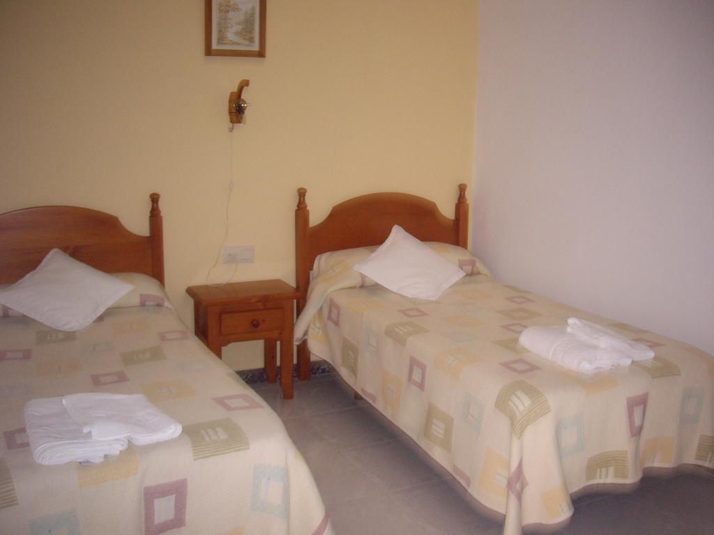Hostal Mini Golf Los Canos De Meca Phòng bức ảnh