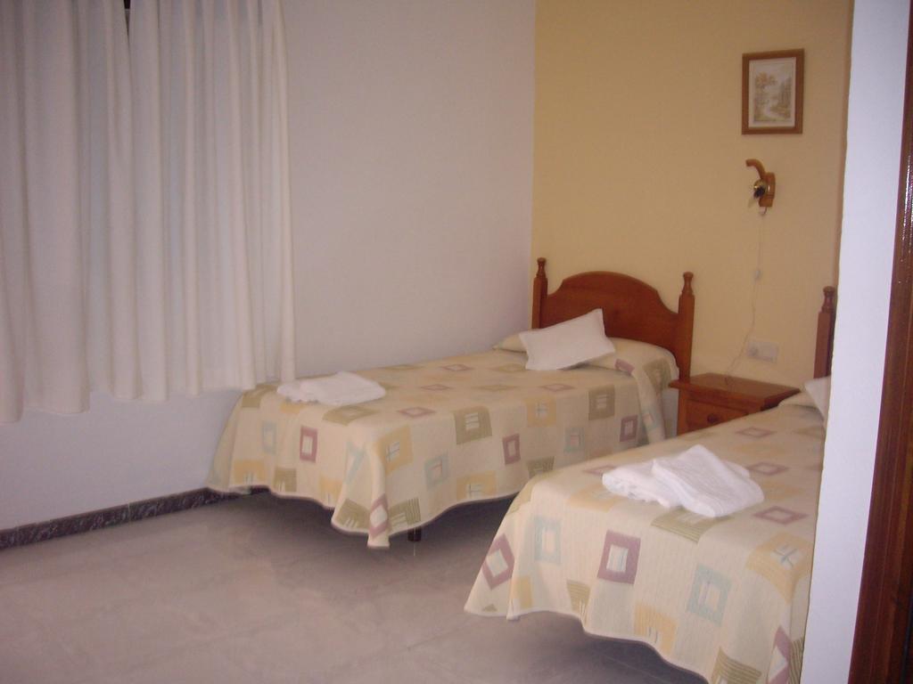 Hostal Mini Golf Los Canos De Meca Phòng bức ảnh