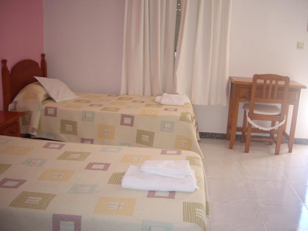 Hostal Mini Golf Los Canos De Meca Phòng bức ảnh