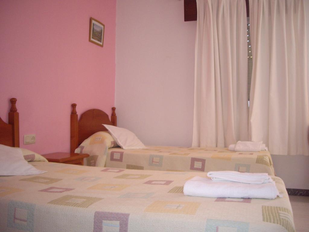 Hostal Mini Golf Los Canos De Meca Phòng bức ảnh